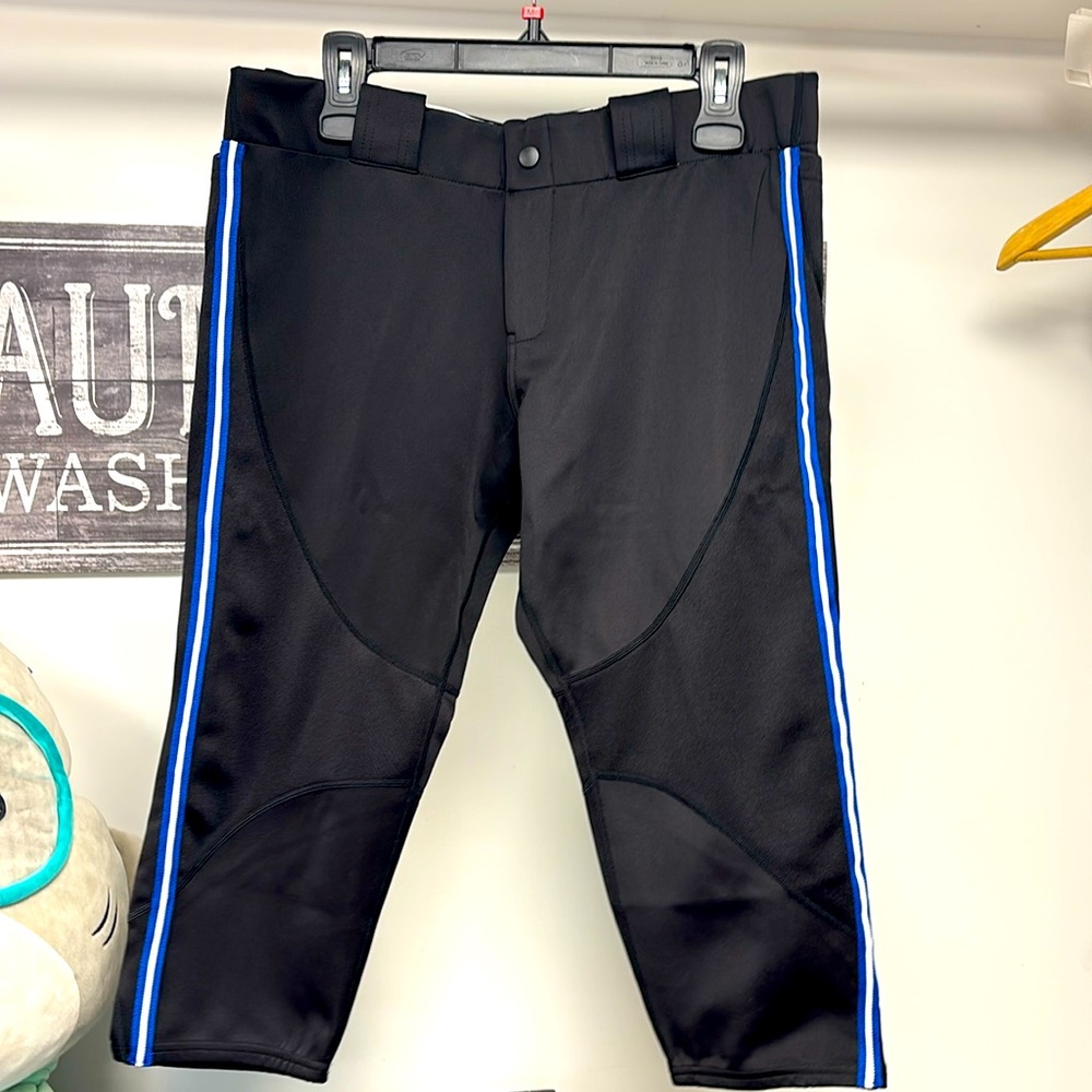 ⭐️ Start 2025 🥎 Season Fresh & New ⭐️
3n2 Woman’s Softball Pants